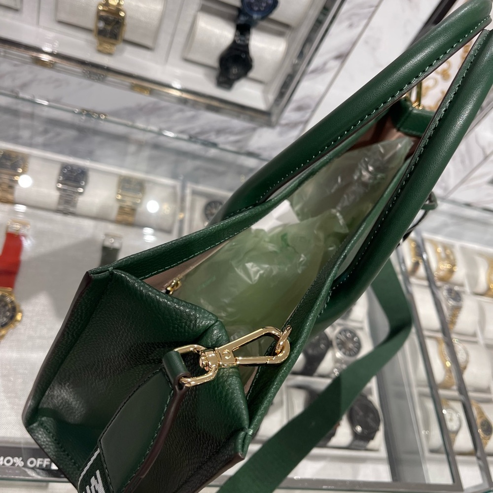 MICHAEL KORS Mirella Medium EW Pebbled Leather Tote Bag
Moss
NWT - Picture 12 of 16